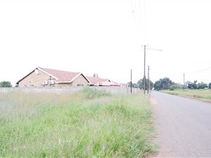 1007 m² Land available in Kookrus