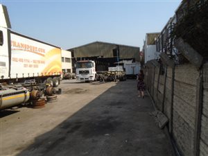 2500 m² Commercial space in Jacobs