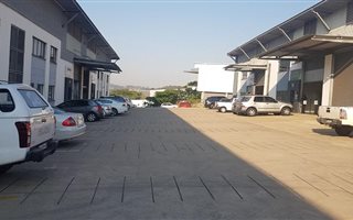 585 m² Industrial space in Briardene