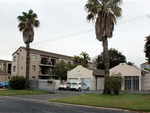 3 Bed Apartment in Bloubergrant