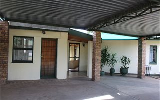 8 Bedroom House in Kriel