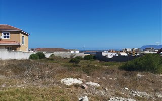 979 m² Land available in Pelican Heights