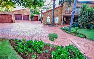 4 Bedroom House in Eldoraigne
