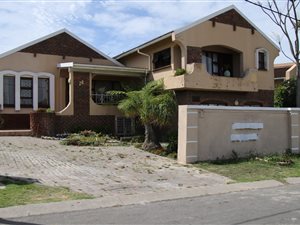 5 Bed House in Buffalo Flats
