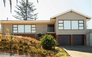 4 Bedroom House in Hoheizen