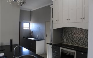 3 Bedroom Duplex in Hillside