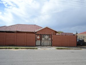 4 Bed House in South Hills