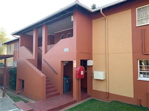 3 Bed Apartment in Weltevreden Park