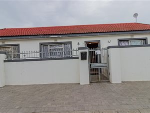 3 Bed House in Malibu Village