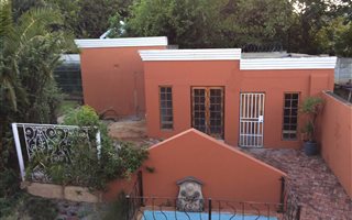 1 Bedroom Garden Cottage in Robindale