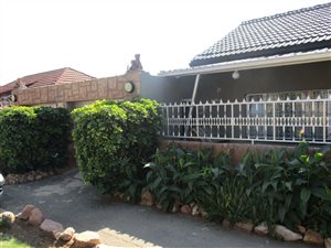 3 Bed House in Regents Park