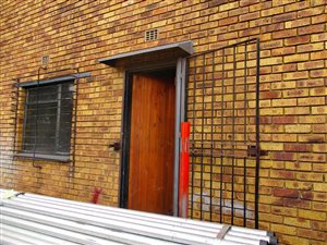 166 m² Commercial space in Stormill