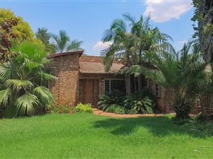 4 Bedroom House in Zwartkop