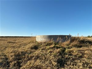 180 ha Land available in Reitz