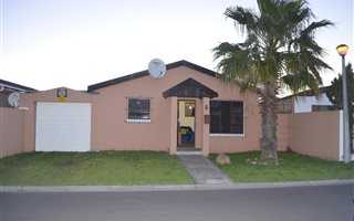 3 Bedroom House in Lotus River