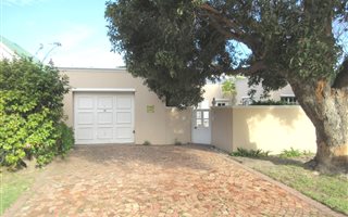 2 Bedroom House in Hermanus Eastcliff