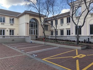 1390 m² Commercial space in Sandhurst