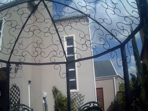 3 Bed Townhouse in Vanderbijlpark Central