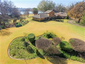 6 Bed House in Marlbank