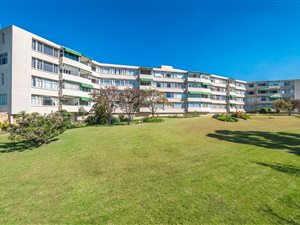 3 Bed Apartment in Fairway