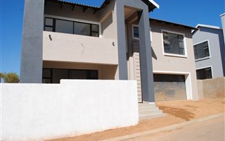 3 Bedroom House in Candlewoods Estate