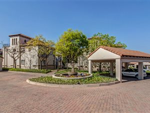 2 Bed Apartment in Pineslopes