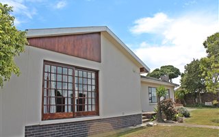 4 Bedroom House in Rowallan Park and surrounds