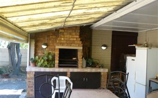 3 Bedroom House in Rowhill
