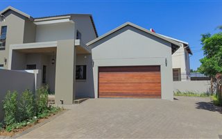 4 Bedroom Duplex in Faerie Glen