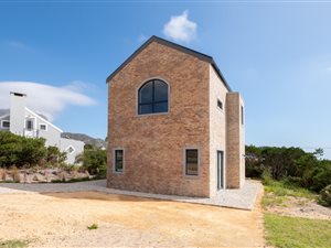 3 Bed House in Pringle Bay