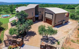 4 Bedroom House in Kameelfontein and surrounds