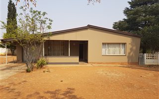 3 Bedroom House in Roosheuwel