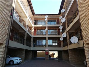3 Bed Apartment in Randfontein Central