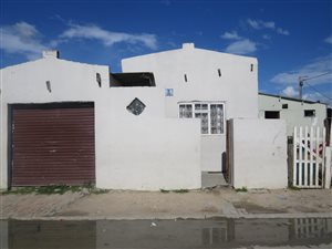 3 Bed House in New Macassar Village