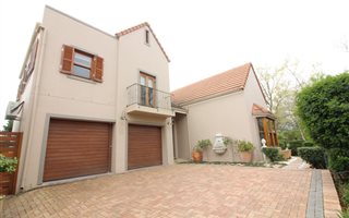 2 Bedroom House in Boschenmeer Golf Estate