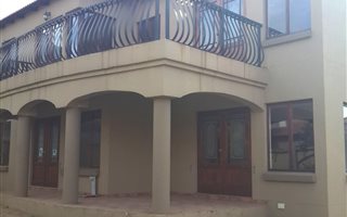 3 Bedroom Townhouse in Vanderbijlpark SW