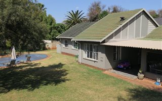 4 Bedroom House in Weltevreden Park