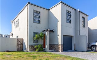 3 Bedroom Duplex in Protea Heights