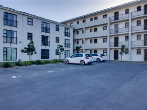 2 Bed Apartment in Grassy Park
