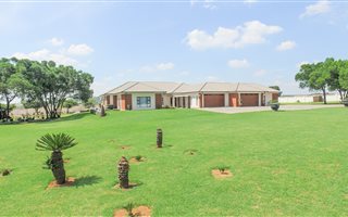 5 Bedroom House in Bredell AH