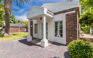 1 Bedroom House in Constantia