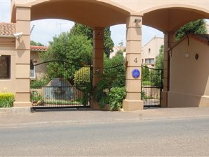 1 Bed Apartment in Melrose Estate