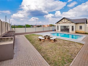 2 Bed Apartment in Ruimsig