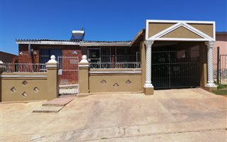 4 Bedroom House in Kwa Nobuhle