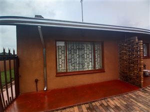 4 Bed House in Alra Park