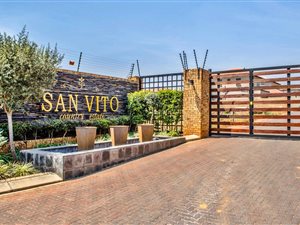513 m² Land available in Ruimsig Country Estate