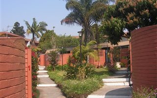 1 Bedroom Simplex in Manors