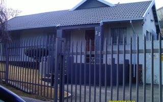 3 Bedroom House in Ridgeway