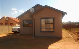 2 Bedroom House in Heidedal