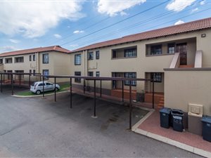 2 Bedroom Apartment in Roodepoort West